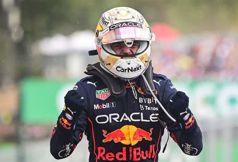 Verstappen da paso importante hacia el título con pole position en Japón