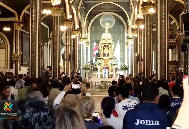 Futbolistas del Cartaginés agradecieron a 'La Negrita' en Basílica de Los Ángeles