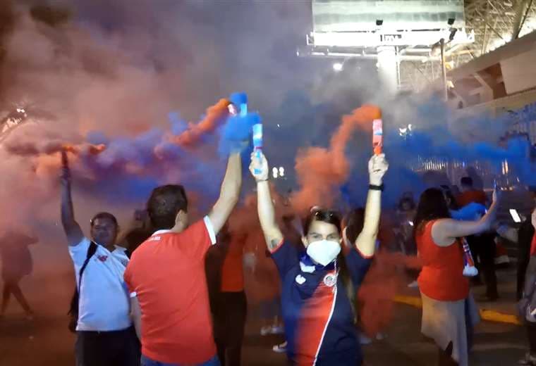Sele Femenina Sub-20 recibió el calor de la afición a su llegada al Nacional
