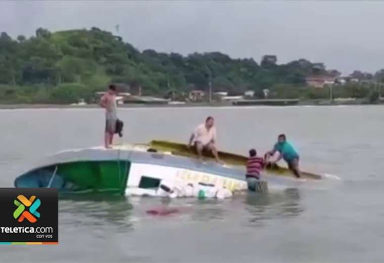 Guardacostas rescataron a siete personas que naufragaron en Quepos