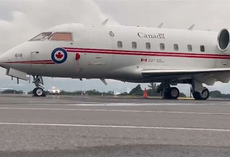 Falla en avión retrasa salida de primer ministro de Canadá 