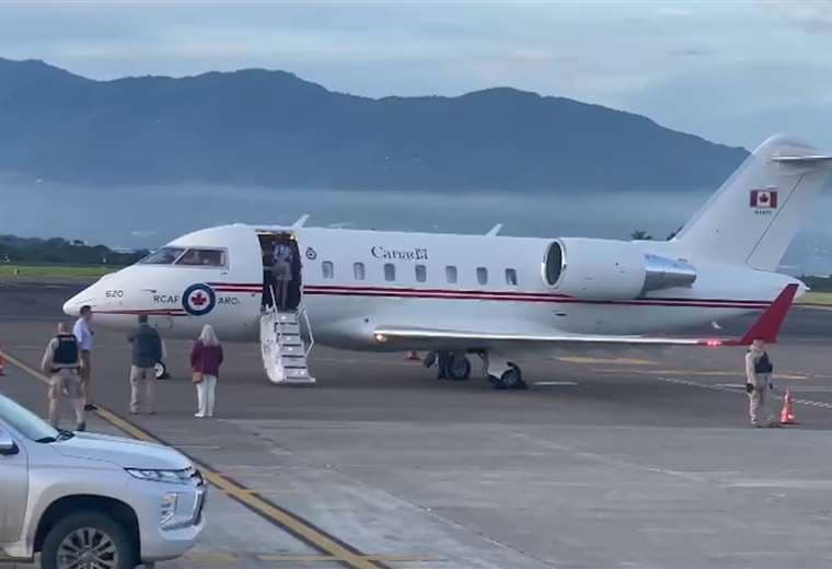 Primer ministro canadiense y su familia abandonan Costa Rica en avión de reemplazo