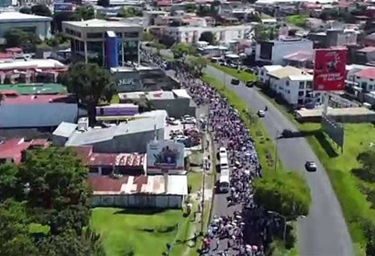 Video: Así se ve, desde el aire, marcha contra recorte al FEES