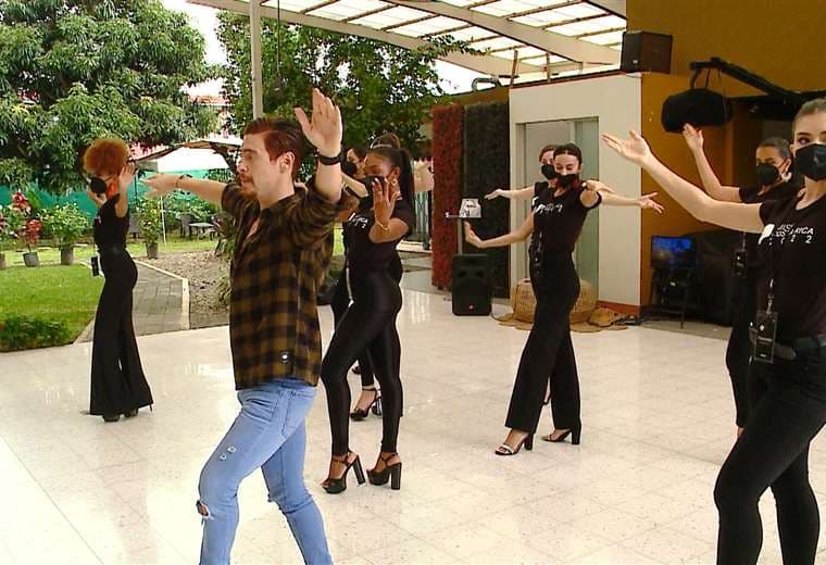 Campeón de DWTS entrena a las candidatas de Miss Costa Rica en baile