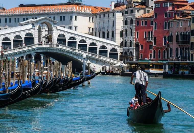 Venecia: los surfistas del Gran Canal que desataron la ira del alcalde de la ciudad
