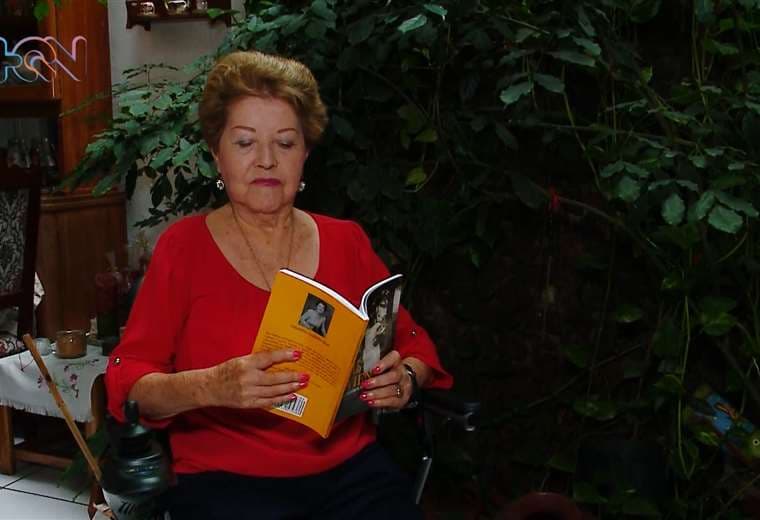 Ni el párkinson ni tres derrames impidieron que esta mujer de 83 años publicara su primer libro