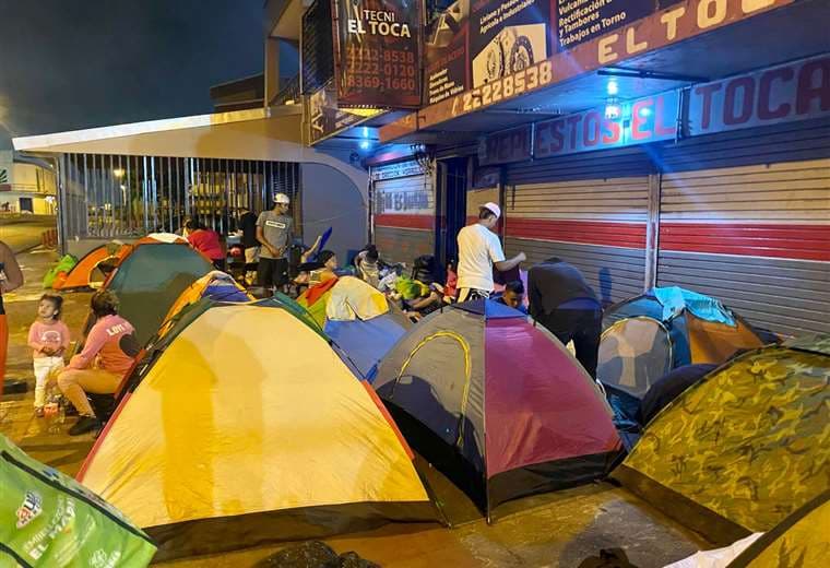Migrantes venezolanos pasaron de vivir en tiendas de campaña a ocupar cuarterías en San José