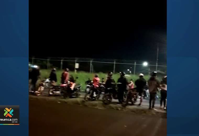 Piques en San José: Carro a toda velocidad pierde el control y atropella a motociclistas