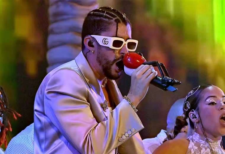 Bad Bunny lidera con diez nominaciones la pelea por el Grammy Latino