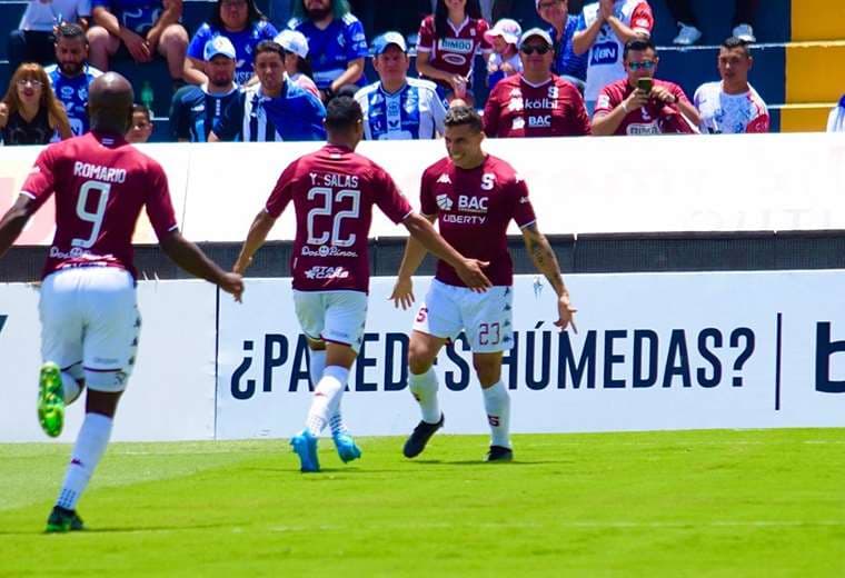 Dupla Luis Paradela y Javon East se presenta como solución a la necesidad de gol del Saprissa