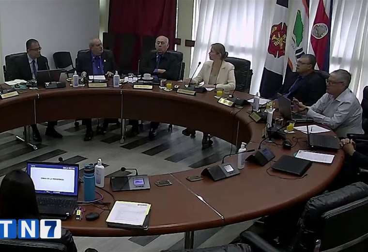 Jerarca del INS pide elevar supuestas anomalías en Bomberos a "instancias necesarias"
