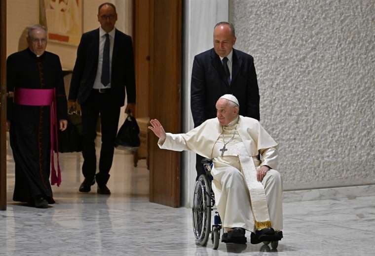 Papa viaja a África para pedir paz en el continente