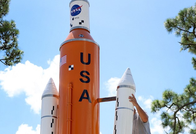 "Difícil" que cohete que iba a la Luna despegue antes de noviembre, dice la NASA