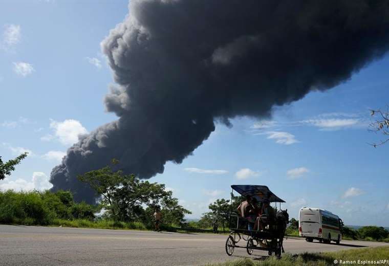 Incendio deja 17 desaparecidos y casi 80 heridos en Cuba