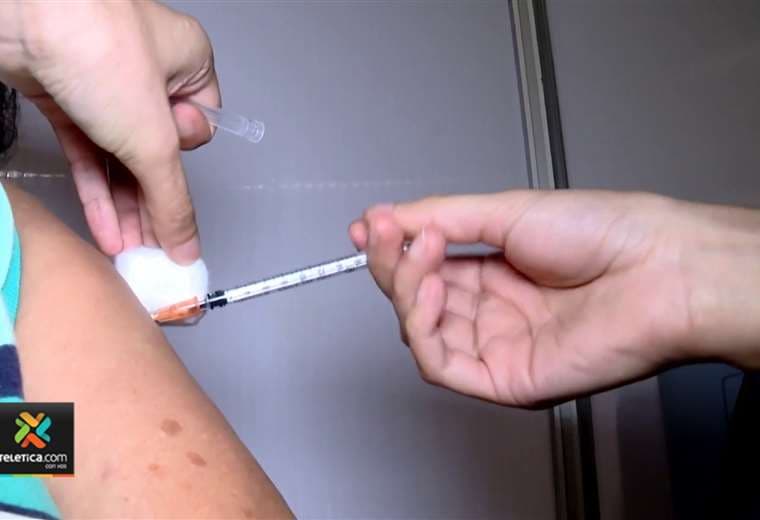 Este domingo puede vacunarse contra influenza o COVID-19 en 45 áreas de salud