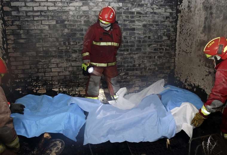 Al menos seis muertos por incendio en condominio en Guatemala