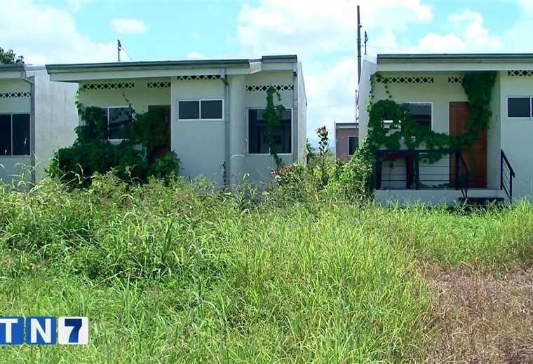 74 familias de Puntarenas tienen dos años esperando la casa que les ofrecieron