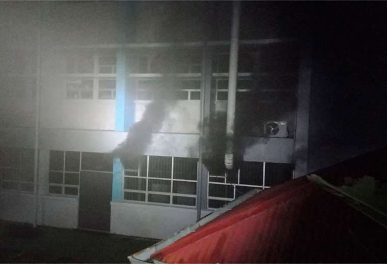 Bomberos atendió conato de incendio en Escuela de Química de la UCR 