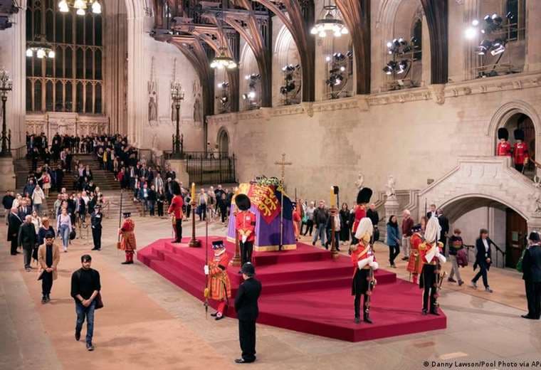 Prohíben a la delegación china ver el féretro de Isabel II en el Parlamento
