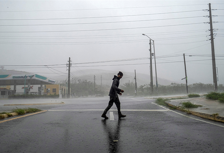 Huracán Fiona: Apagón en Puerto Rico, se esperan "inundaciones catastróficas"
