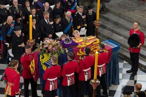 Funeral de Isabel II brinda acercamiento público entre Felipe VI y Juan Carlos