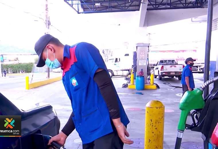 Ante las altas tarifas, conductores se inclinan a comprar gasolina Regular