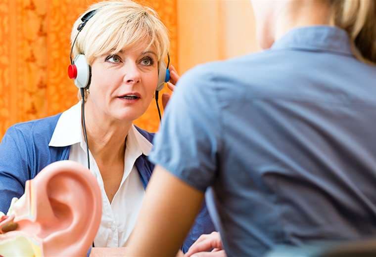 Atienda oportunamente la pérdida de audición en el adulto mayor