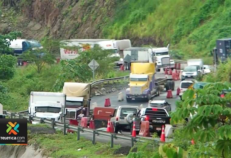 Deterioro de carreteras al Pacífico genera dolores de cabeza al sector productivo