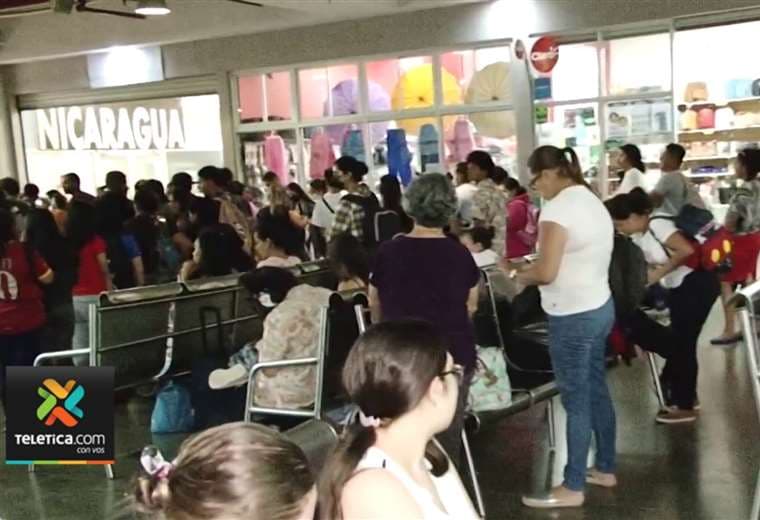 Se reportan atrasos de hasta tres horas para llegar a Guanacaste por cierre en Ruta 1