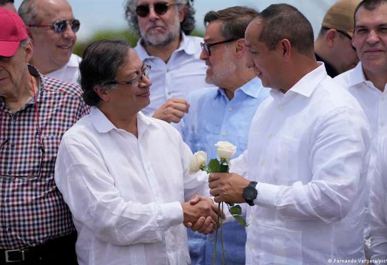 Colombia y Venezuela reabren su frontera común de más de 2 mil kilómetros