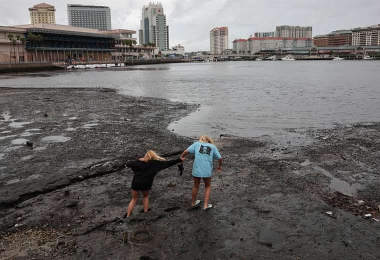 Por qué se retiró el agua del océano de la bahía de Tampa antes de la llegada del huracán Ian