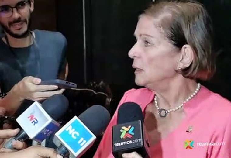 Pilar Cisneros a diputados: “Si uno va a venir a una interpelación, se prepara”