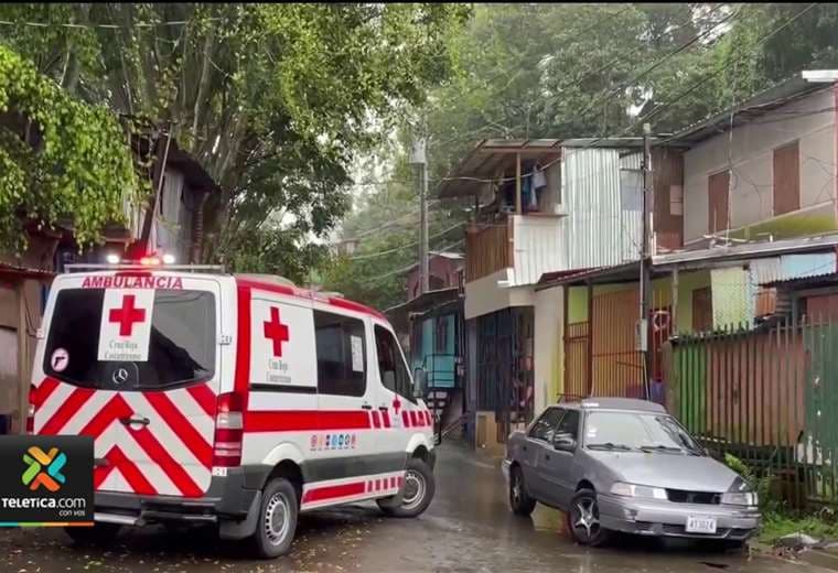 Desalojan a más de 70 personas tras un deslizamiento en Cartago