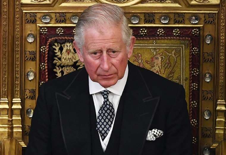 En primer discurso, rey Carlos III renueva la promesa de servicio de su madre