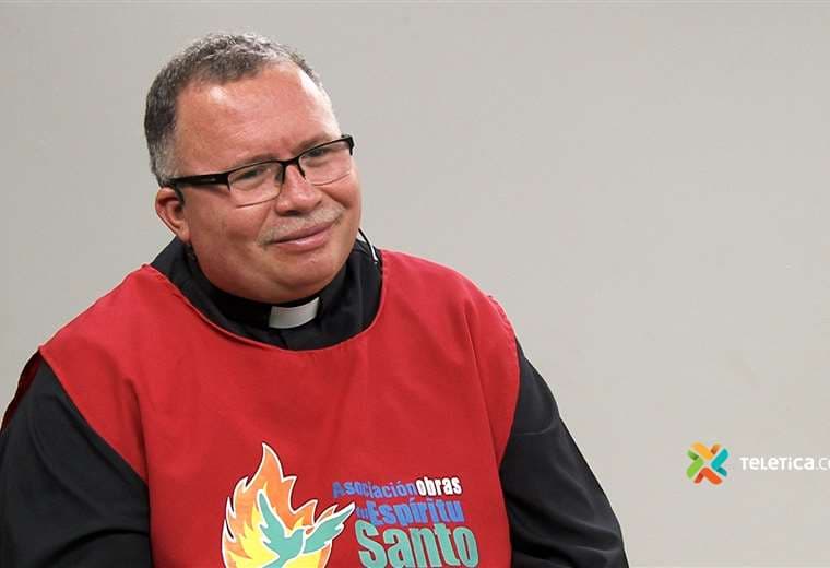 Padre Sergio Valverde se encuentra hospitalizado tras dar positivo por COVID-19