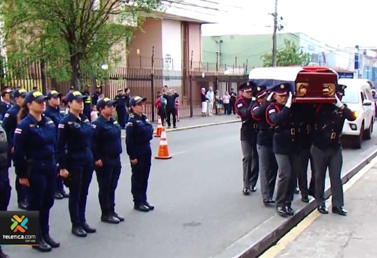 Con guardia de honor y ceremonia despiden a oficial que murió en accidente