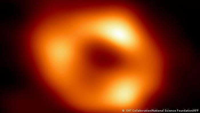 Agujero negro supermasivo ataca dos veces a la misma estrella