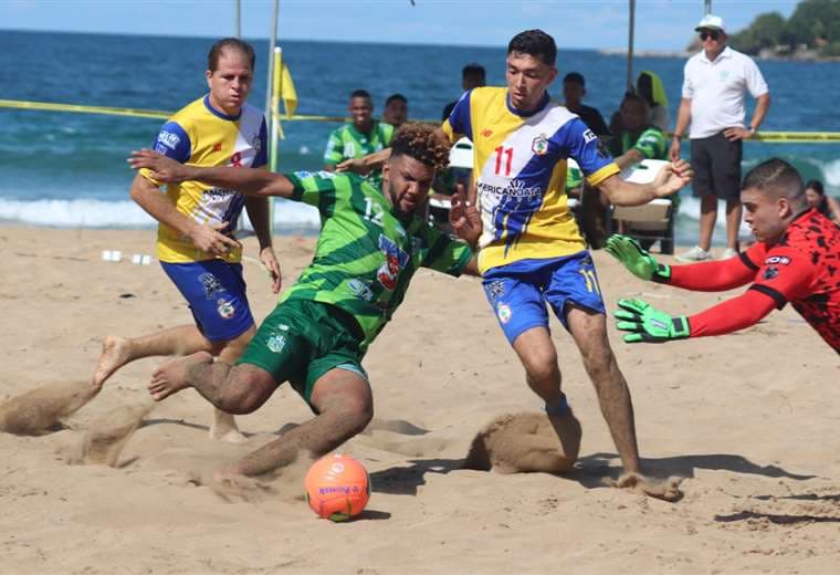 Francis Palmer fue el goleador del torneo nacional con Yunis Limón.