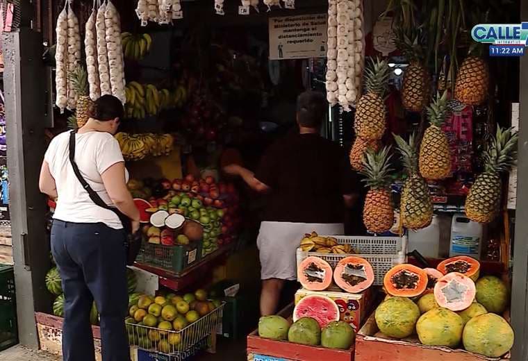 Los precios de algunas frutas y verduras van hacia abajo