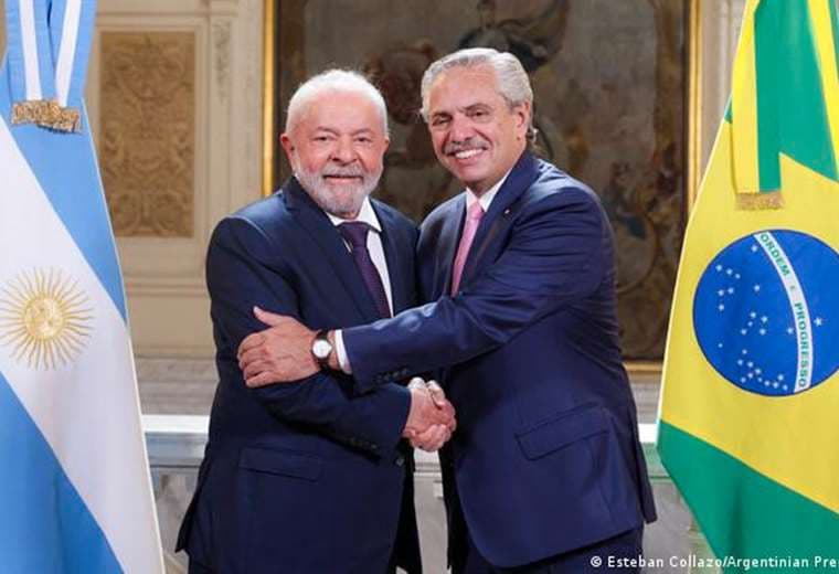 El dudoso plan monetario conjunto de Argentina y Brasil