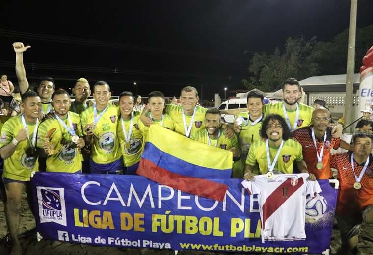 Torneo internacional de fútbol playa coronó a sus campeones