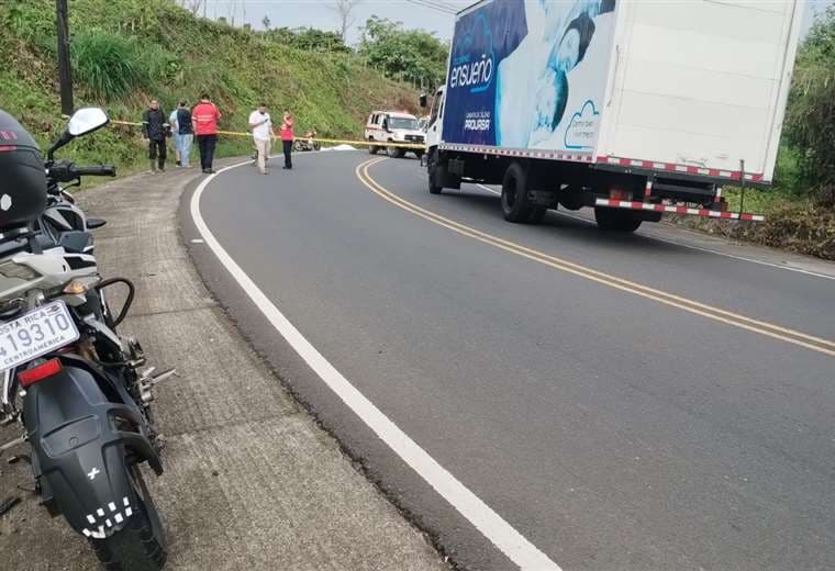 Choque entre dos motocicletas deja un fallecido y dos heridos graves en San Carlos