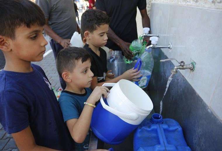 Crisis sanitaria de Gaza: "Estoy bebiendo agua contaminada porque no tengo más opción"