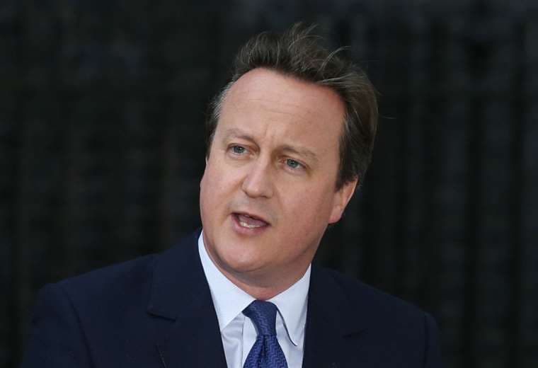 Gobierno británico cesa a su ministra de Interior y nombra a David Cameron nuevo canciller