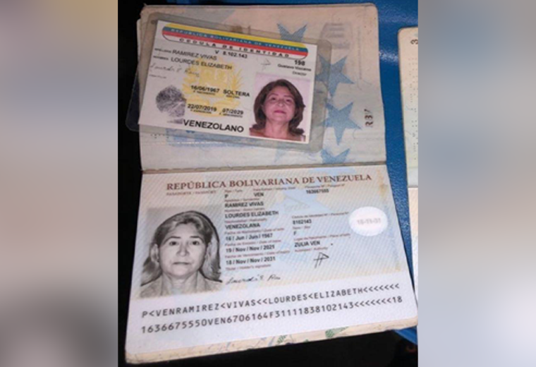 Sobrina de migrante desaparecida reconoce pasaporte de tía entre los hallados en Limón