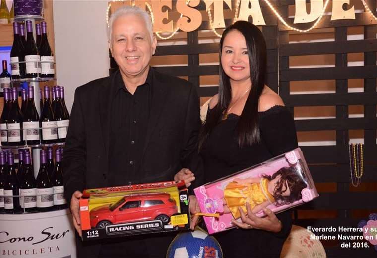 Universal se suma a donación de juguetes en Fiesta de Negro