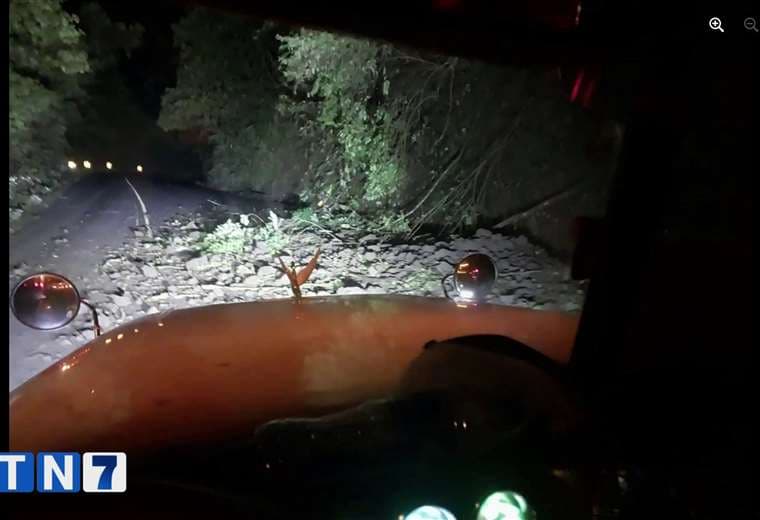 Caída de material obliga a nuevo cierre de la Ruta 32