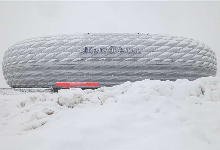 ¡Hasta aviones congelados! Así fue la fuerte nevada que obligó a suspender el juego del Bayern Munich
