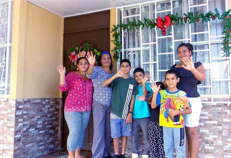 Vecina de Sarapiquí recibió la casa que tanto necesitaba