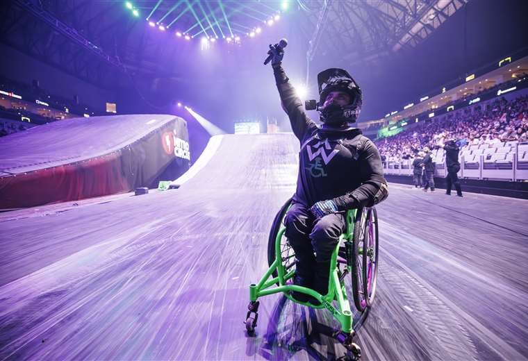 Aaron ‘Wheelz’ Fotheringham vuela en su silla de ruedas en el Nitro Circus
